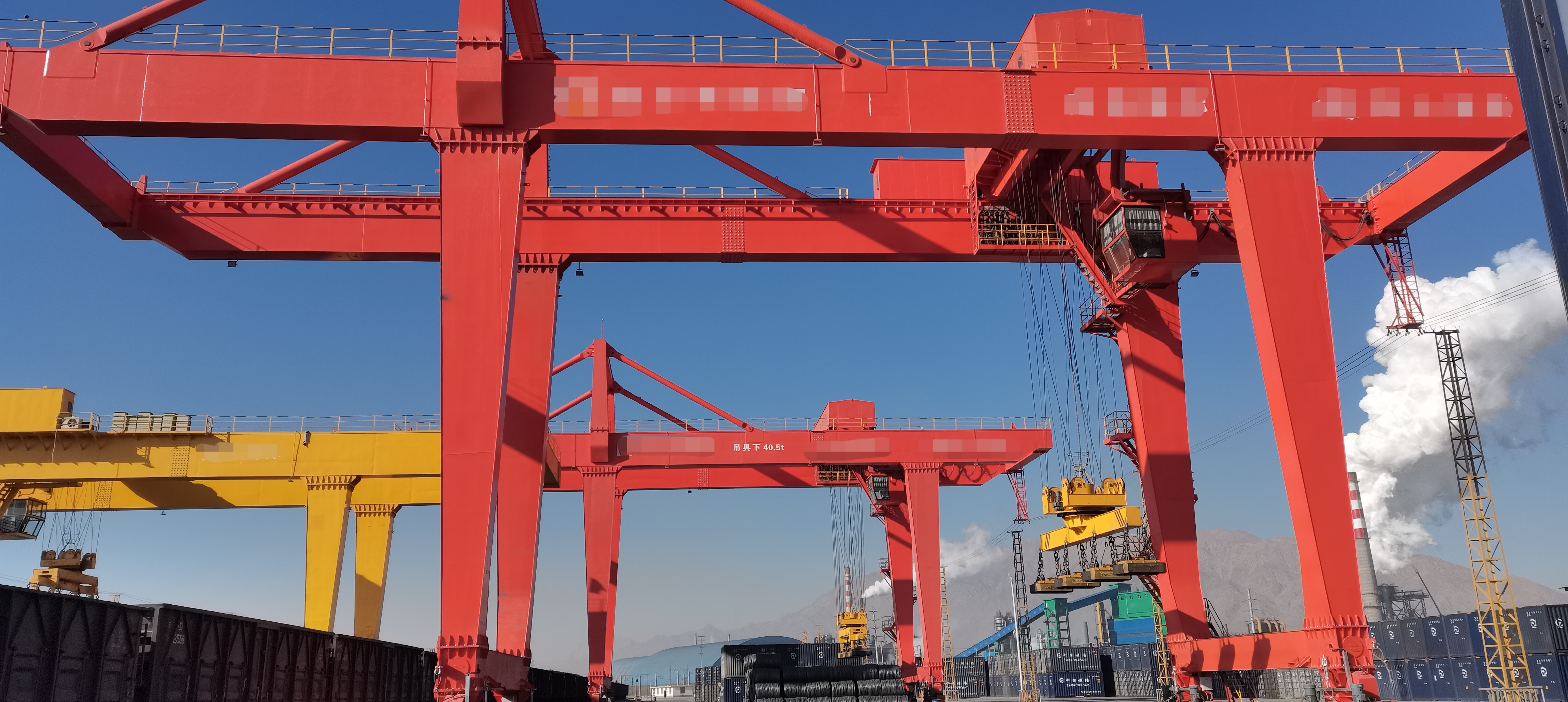 Moteur d'engrenage pour la rotation des grues à conteneurs
