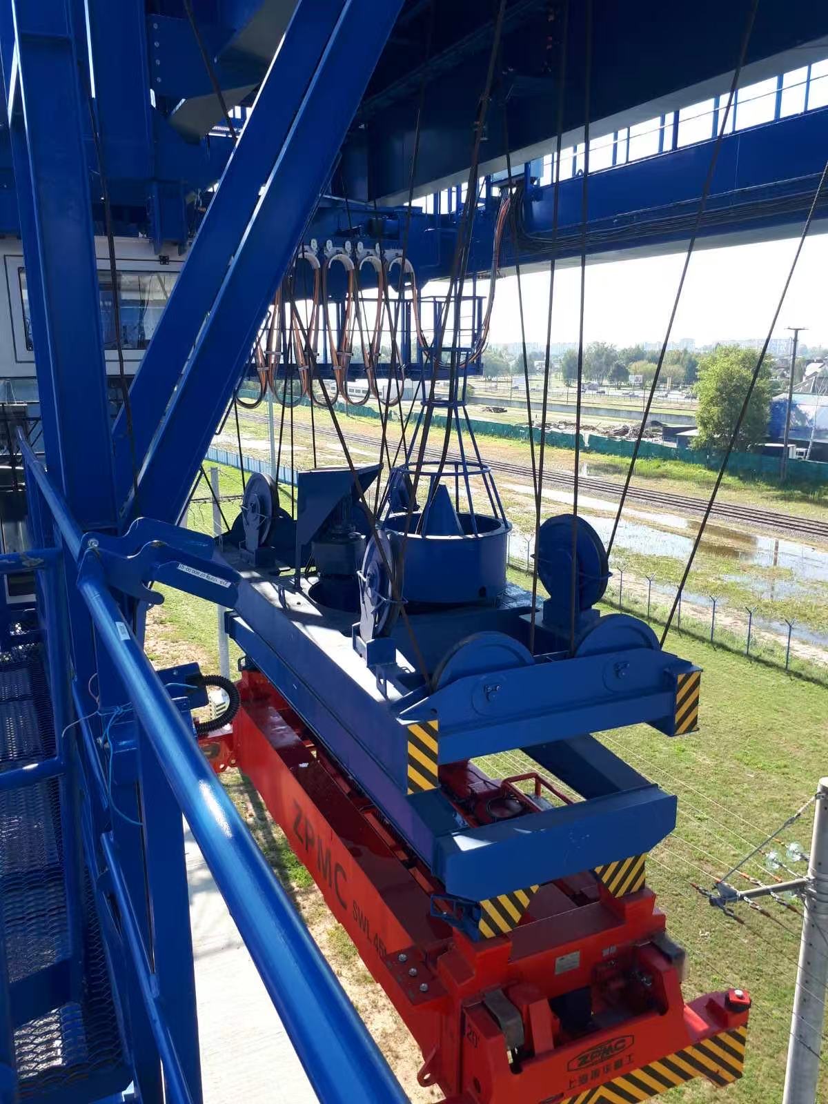 Moteur d'engrenage pour la rotation des grues à conteneurs Moteur d'engrenage pour la rotation des grues à conteneurs